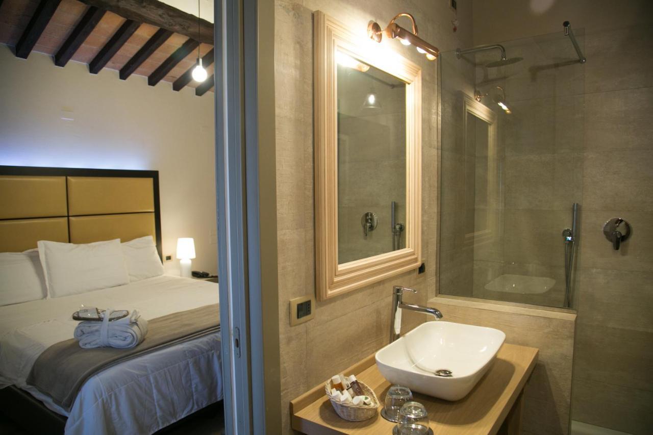 & Cortona