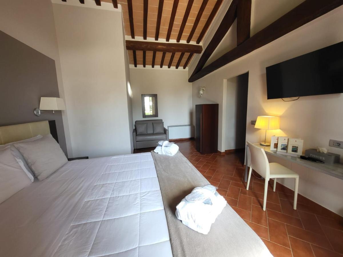 Hotel & 4*