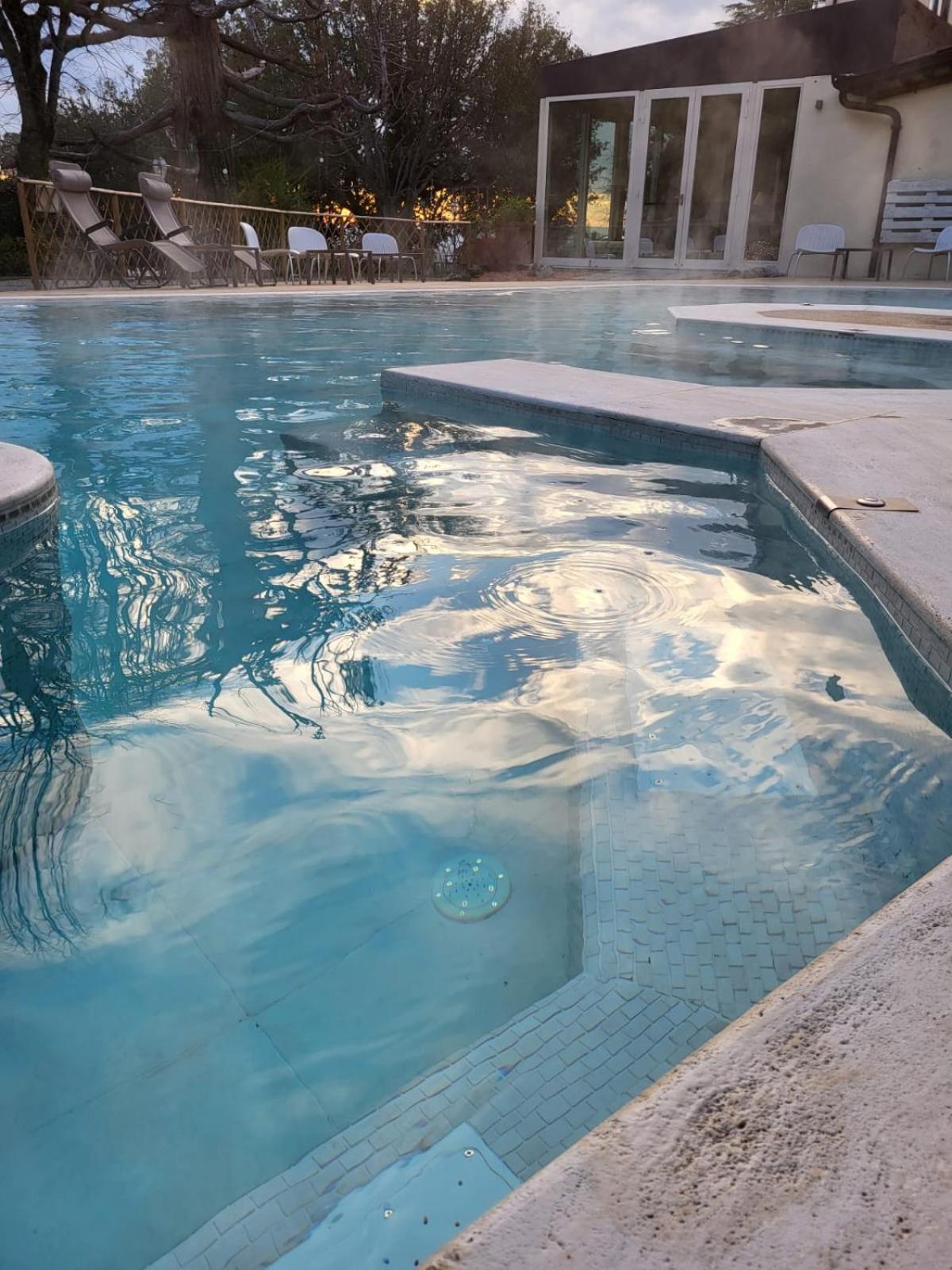 Hotel & 4*
