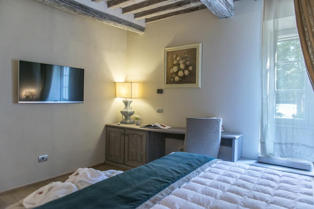 & Cortona
