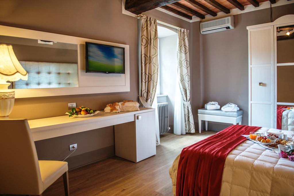 & Cortona