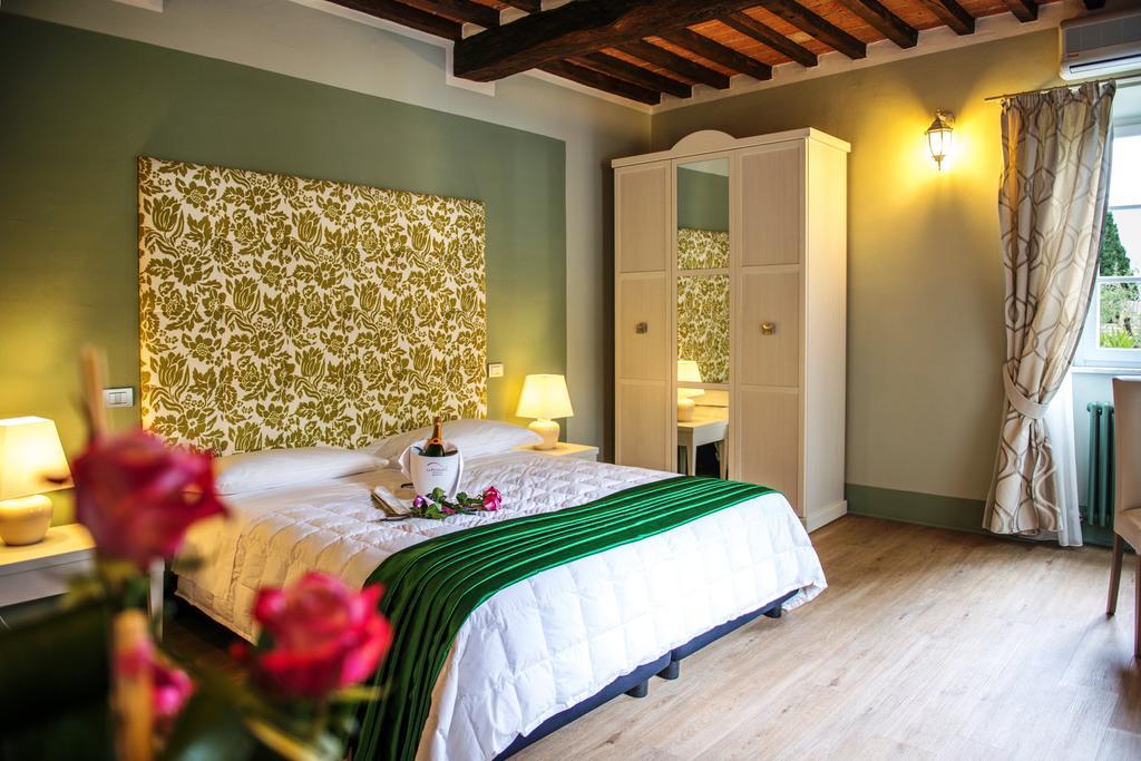 Hotel & 4*
