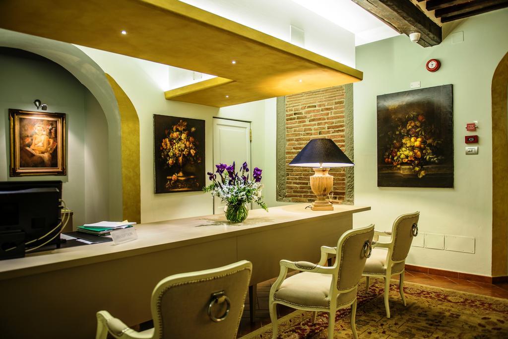 Hotel & 4*